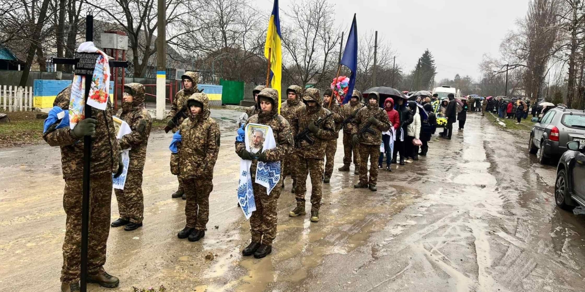 Крижопільська громада прощалась з Героєм - снайпером з роти спецпризначення