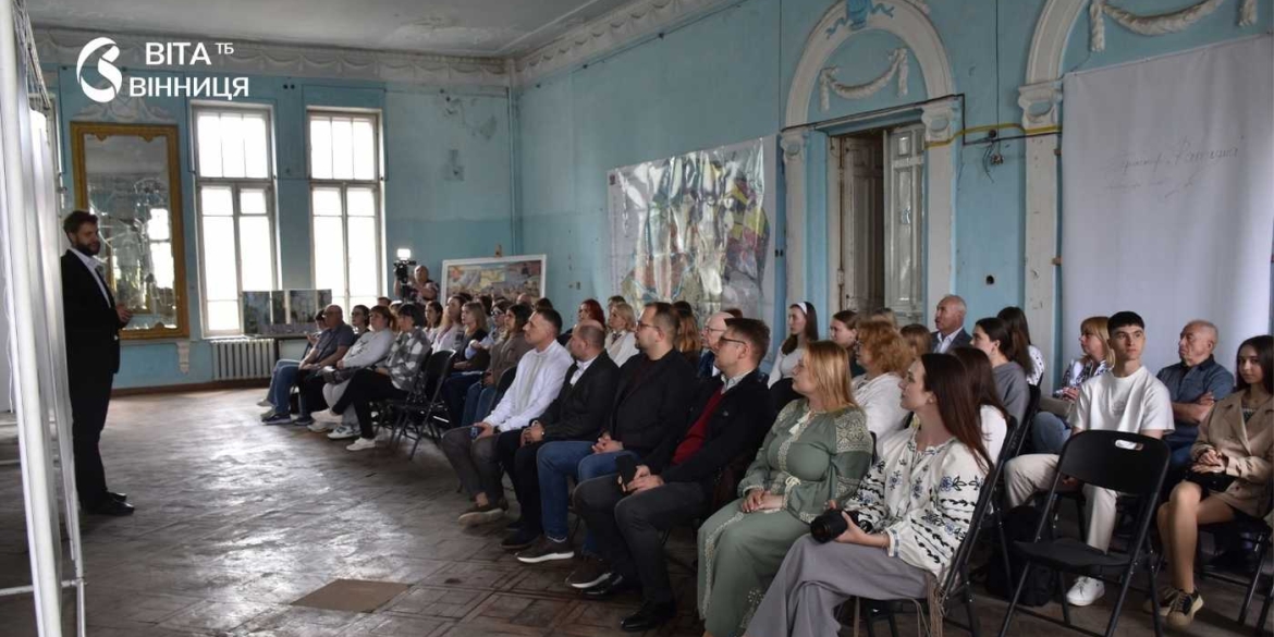 Куди раніше не пускали у центрі Вінниці відкрили виставку в кабінетах, де працювали Оводов та Артинов