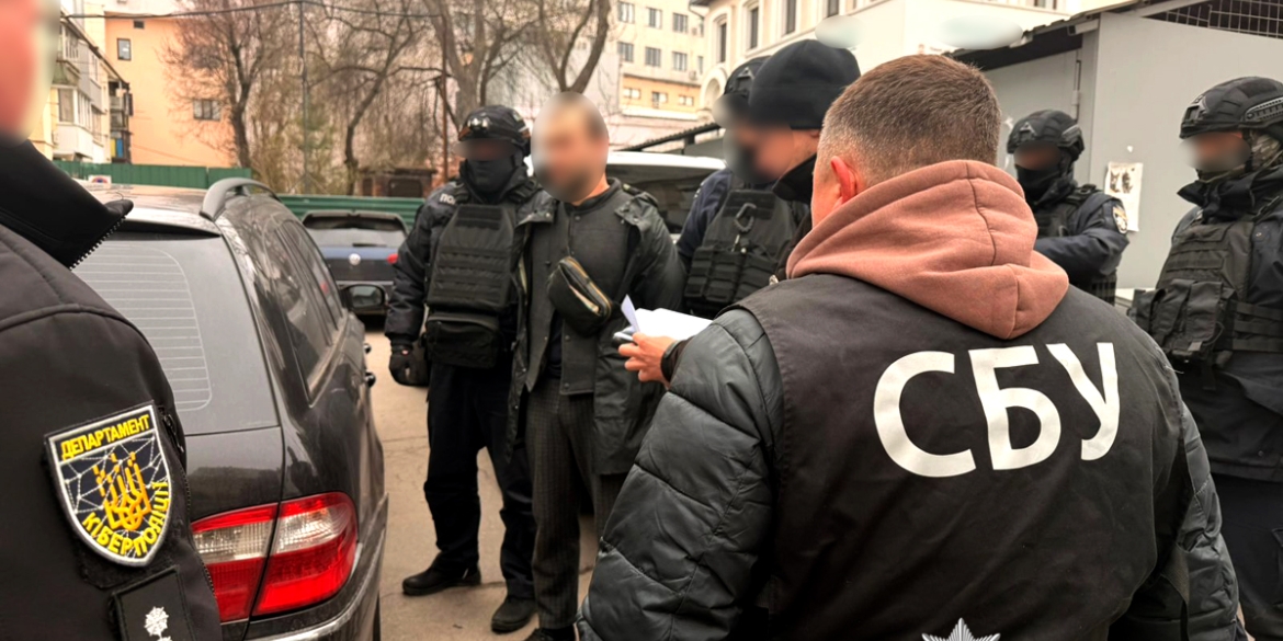 Киянин організовував незаконний виїзд за кордон - його затримали у Вінниці