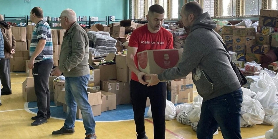 Цукор, олія, крупи: Ладижинська громада отримала допомогу від Гумштабу