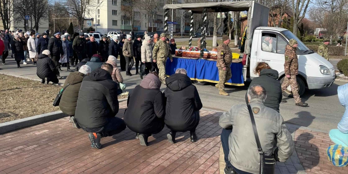 Ладижин прощався з Героєм, який помер у госпіталі внаслідок важких поранень