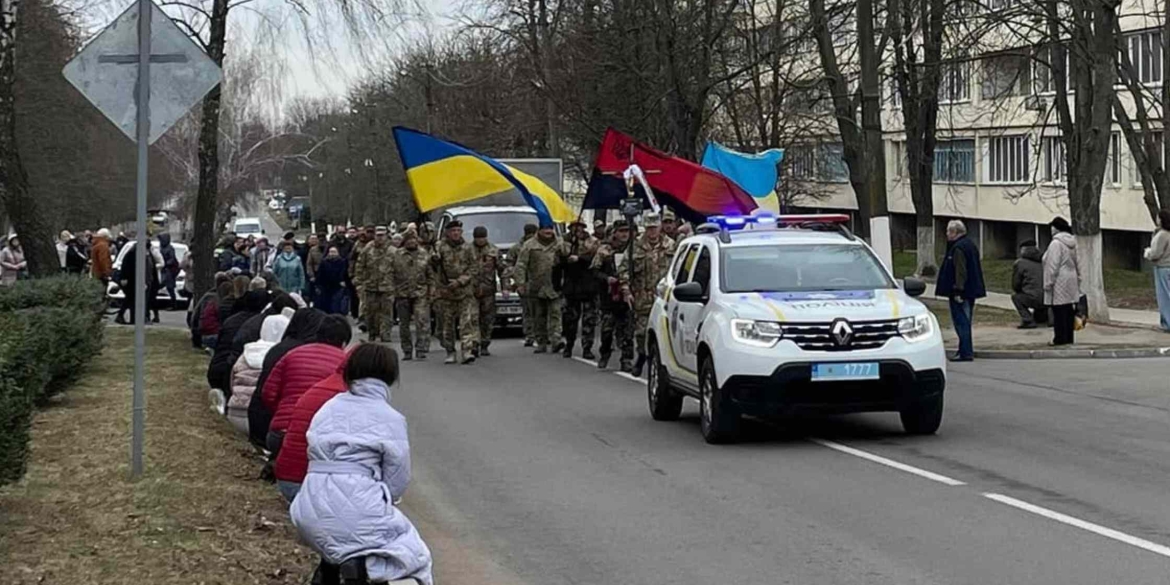 Ладижин прощався з загиблим на фронті командиром стрілецького відділення