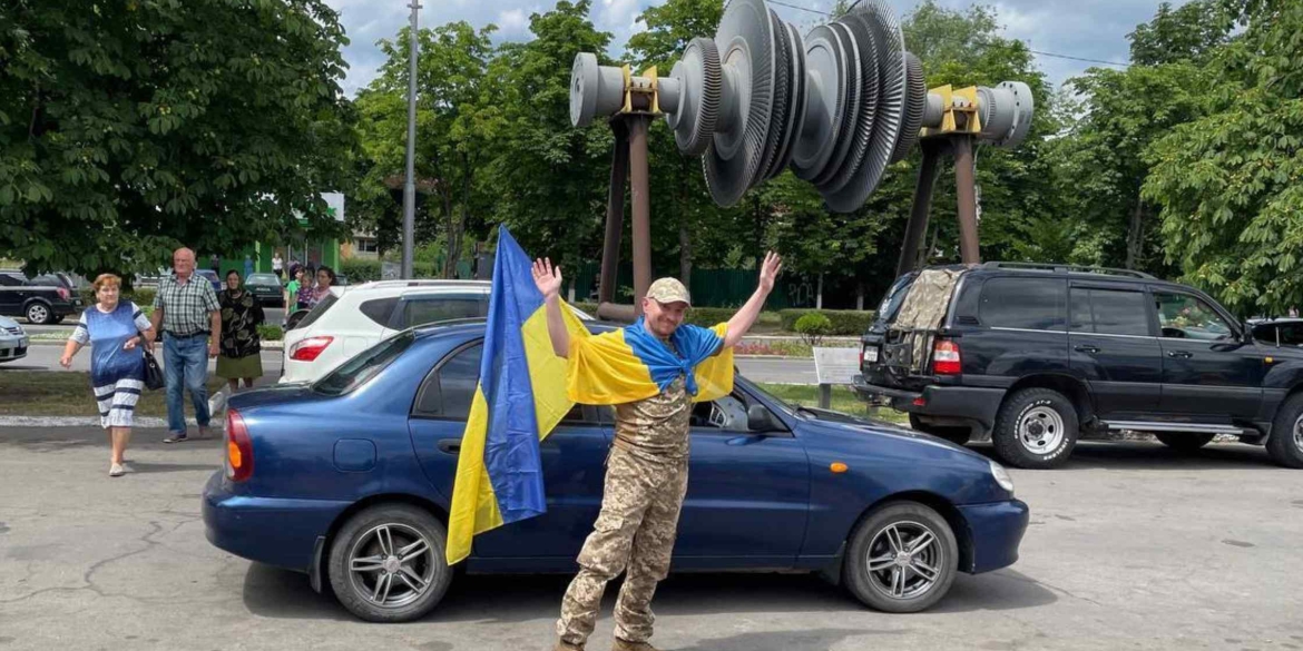 Ладижинська громада зустріла воїна-земляка, який повернувся з полону