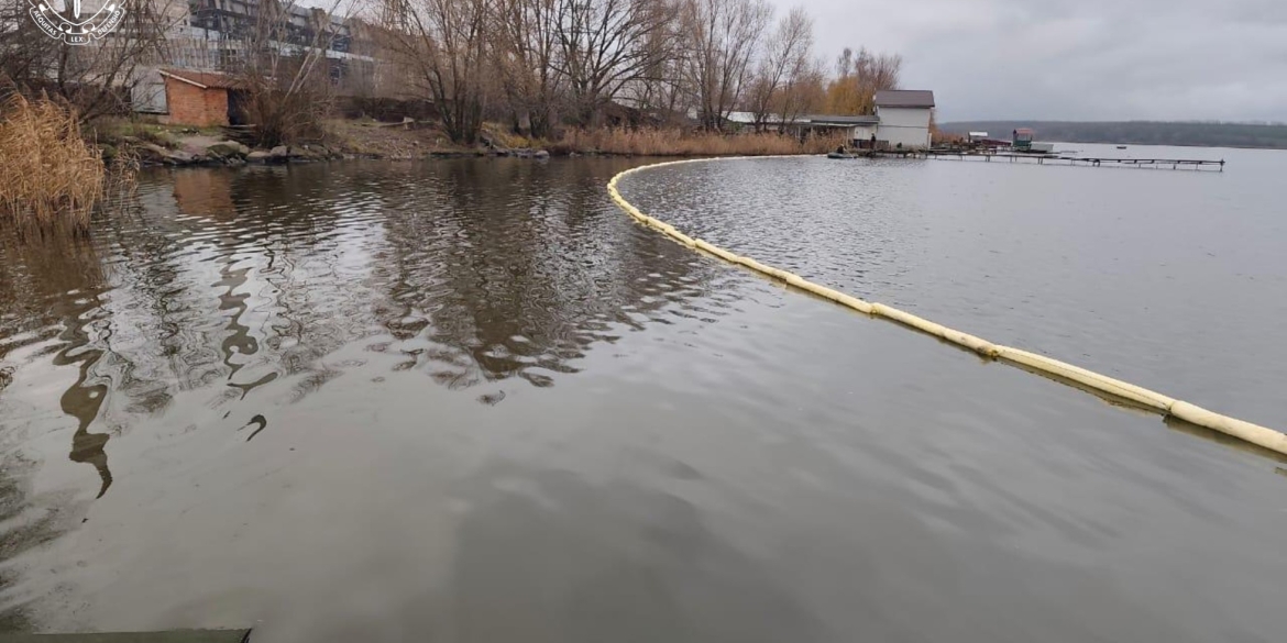 Ладижинське водосховище забруднене мазутом – триває розслідування