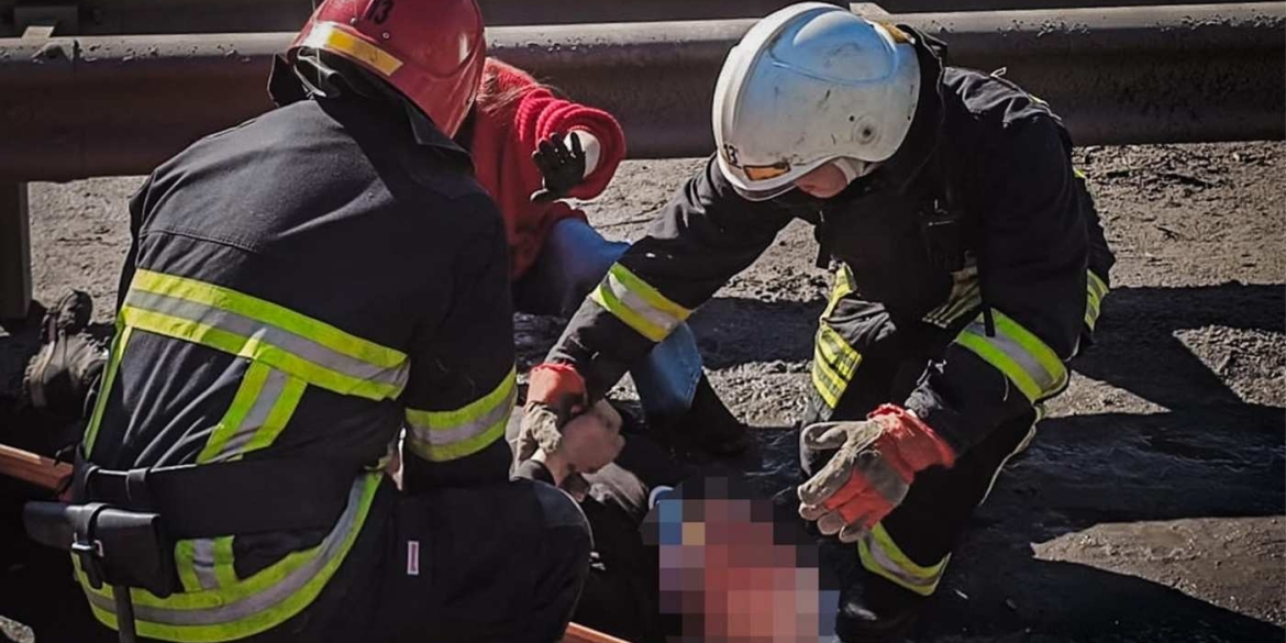 Легковик протаранив відбійник на Вінниччині 57-річний водій вилетів із салону