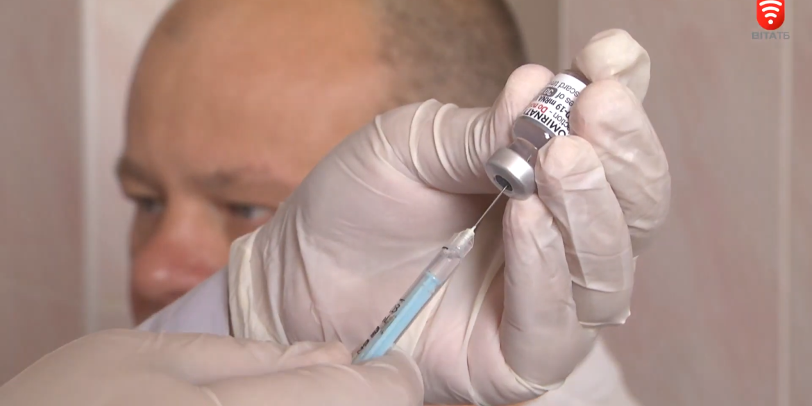 Лікарі рекомендують вакцинуватися проти коронавірусу