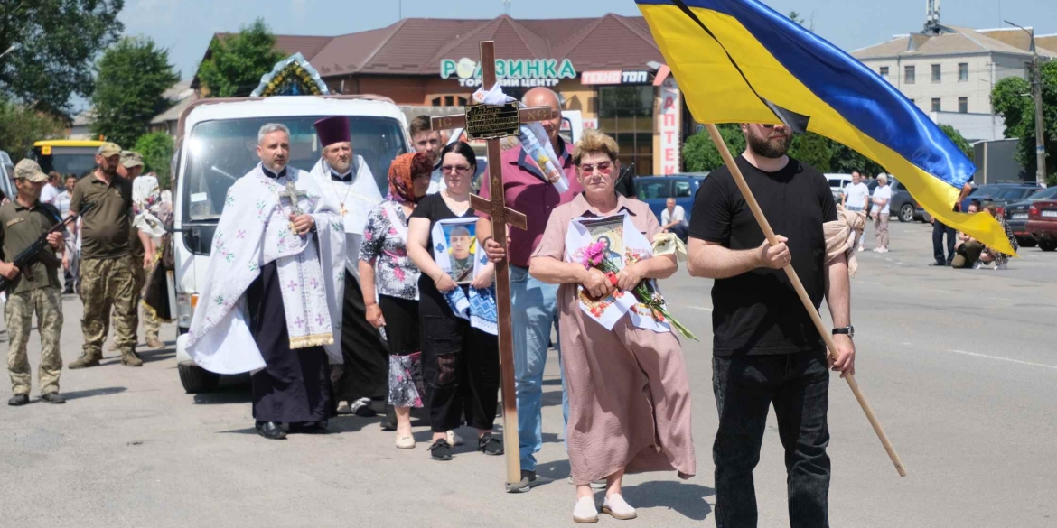 Липовецька громада зустріла “на щиті” загиблого Героя