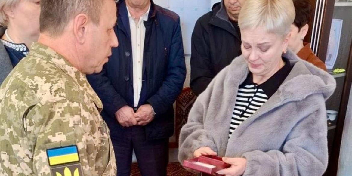 Мати гайсинчанина, командира аеромобільного взводу отримала посмертну нагороду сина