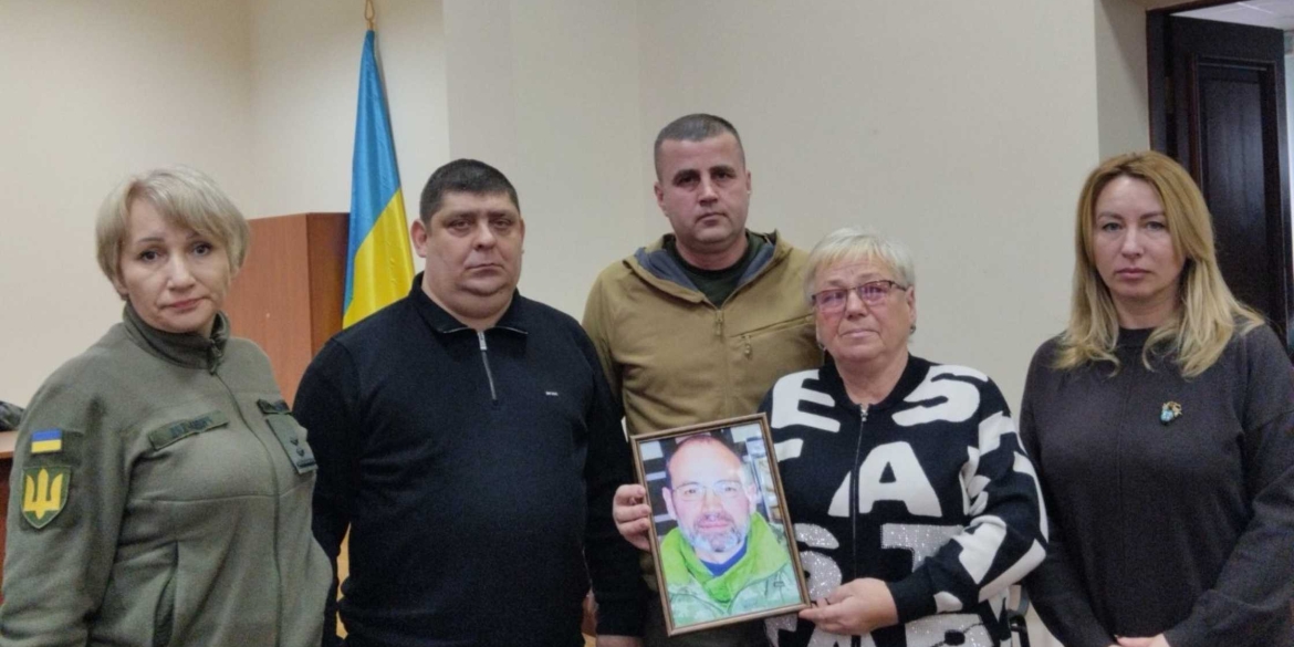 Мати загиблого воїна з Оратівської громади отримала його посмертну нагороду