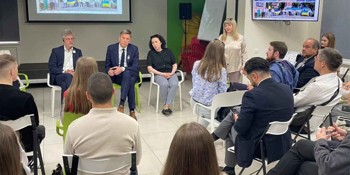 Майбутнє міст та рецепт вільного суспільства мери Карлсруе та Нансі поділилися досвідом із вінничанами