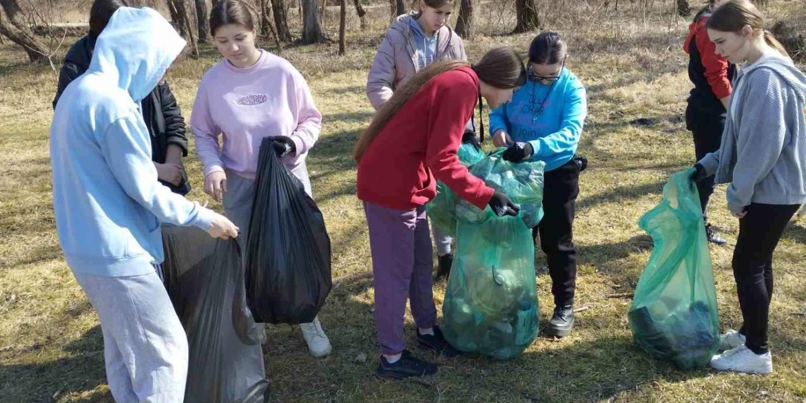 Майже 2 тис. мішків зі сміттям зібрали активісти та Муніципальна варта у Вінниці