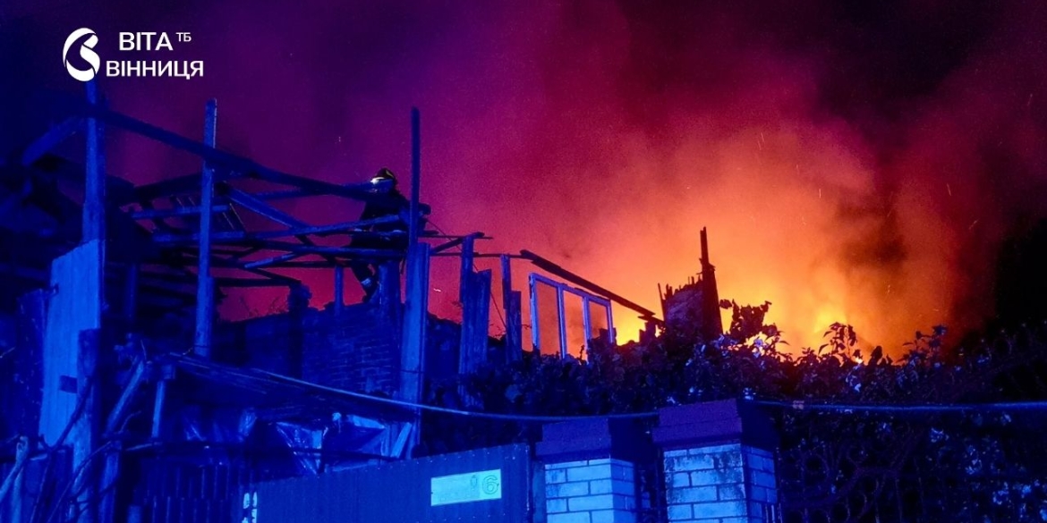 Майже 200 «квадратів» у вогні на Руданського у Вінниці горіла недобудова