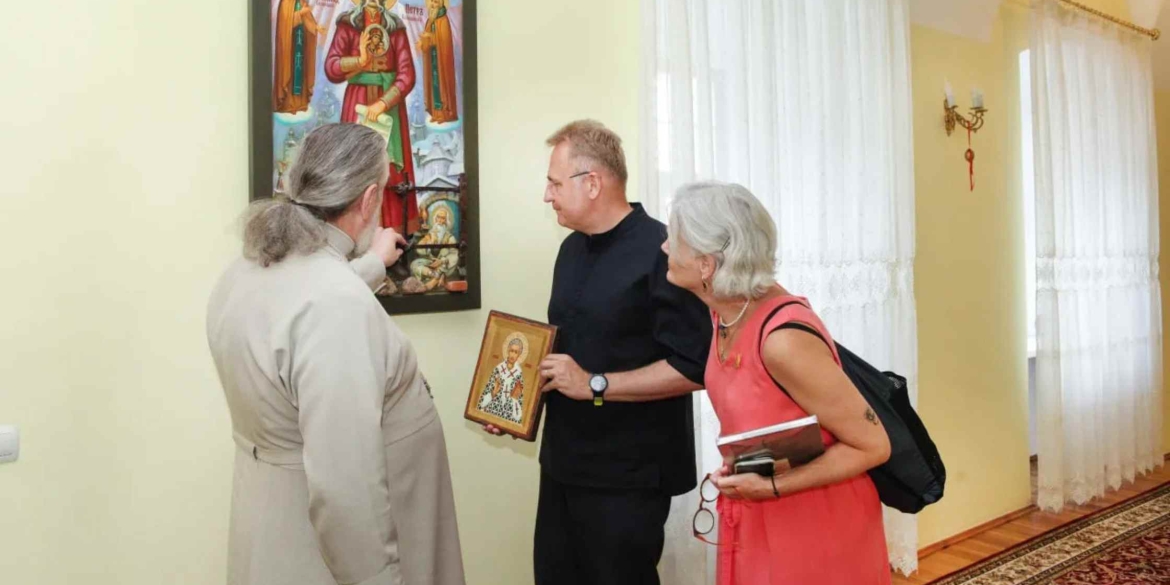 Меру Львова у Вінниці подарували копію чудотворної ікони