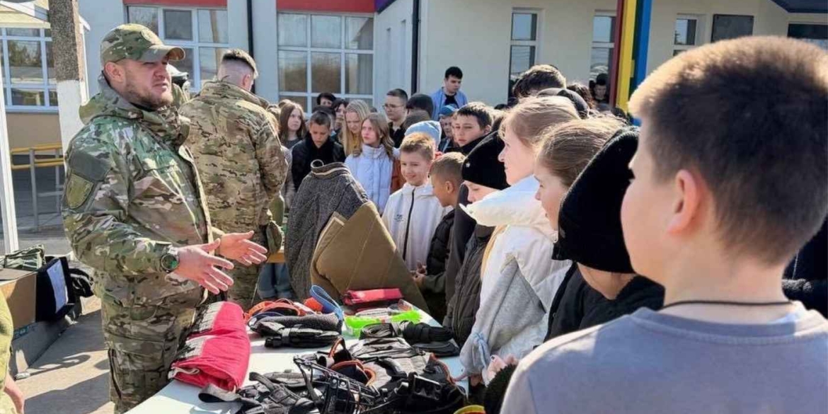Мінна безпека та спецтехніка вінницькі правоохоронці провели для учнів незвичайний урок