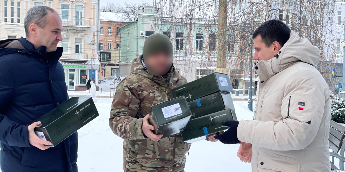 Міськрада разом із громадою Вінниці передала військовим ще п’ять тепловізорів