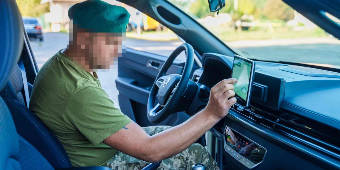 Морпіхам 37 бригади передали з Вінниці два надійні позашляховики
