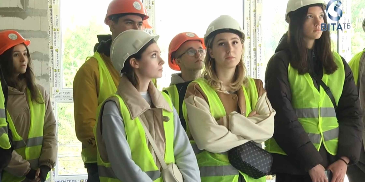 Муніципальний будинок вінницькі студенти відвідали будівництво на завершальному етапі