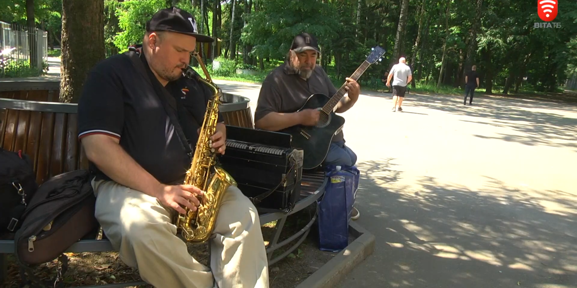 Музиканти з усієї Вінниці зібрались в Центральному парку, аби зіграти для перехожих