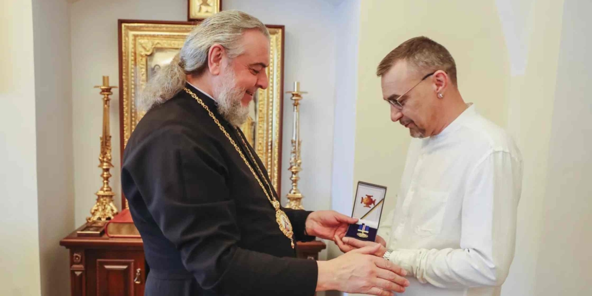 Митрополит Симеон відзначив нагородою журналіста телеканалу ВІТА ТБ
