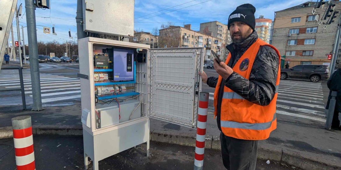 На 10 перехрестях Вінниці збільшують потужність джерел автономного живлення світлофорів