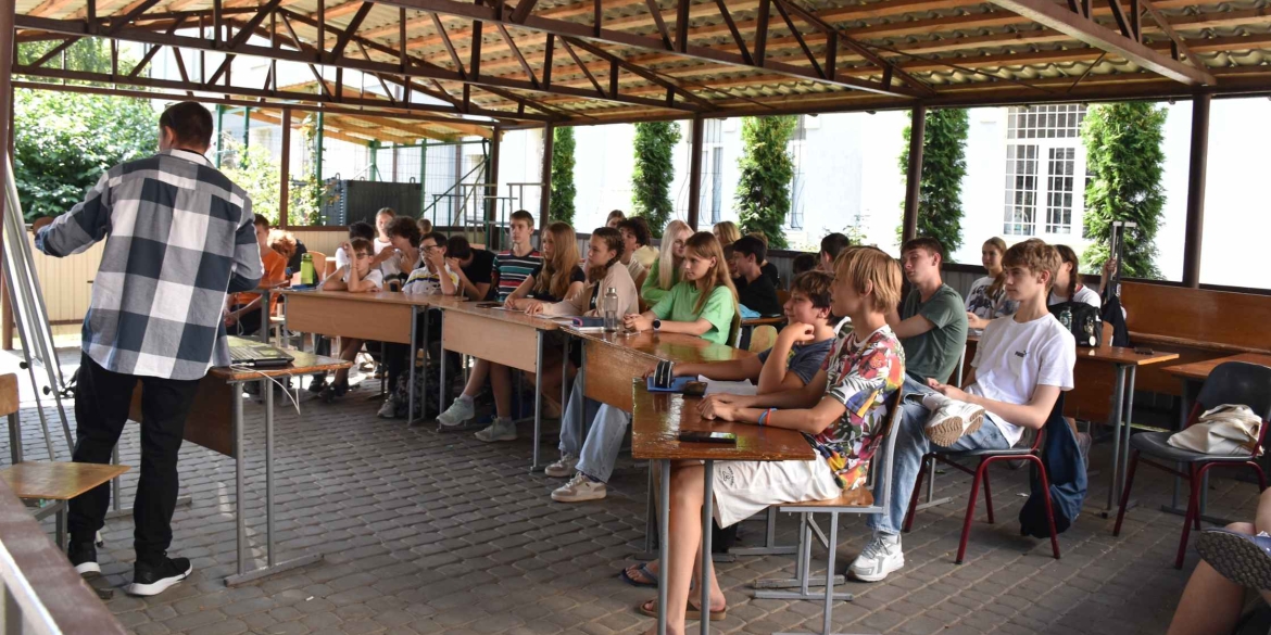 На базі вінницького ліцею №17 відкрили традиційну Літню фізико-математичну школу