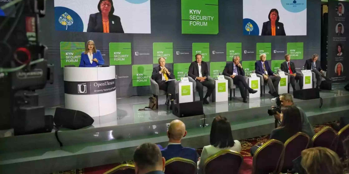 На безпековому форумі знають як подолати перешкоди на шляху до збільшення підтримки України