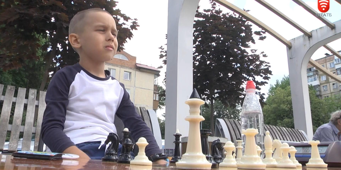 «На допомогу армії» як маленькі шахісти-патріоти наближають перемогу України