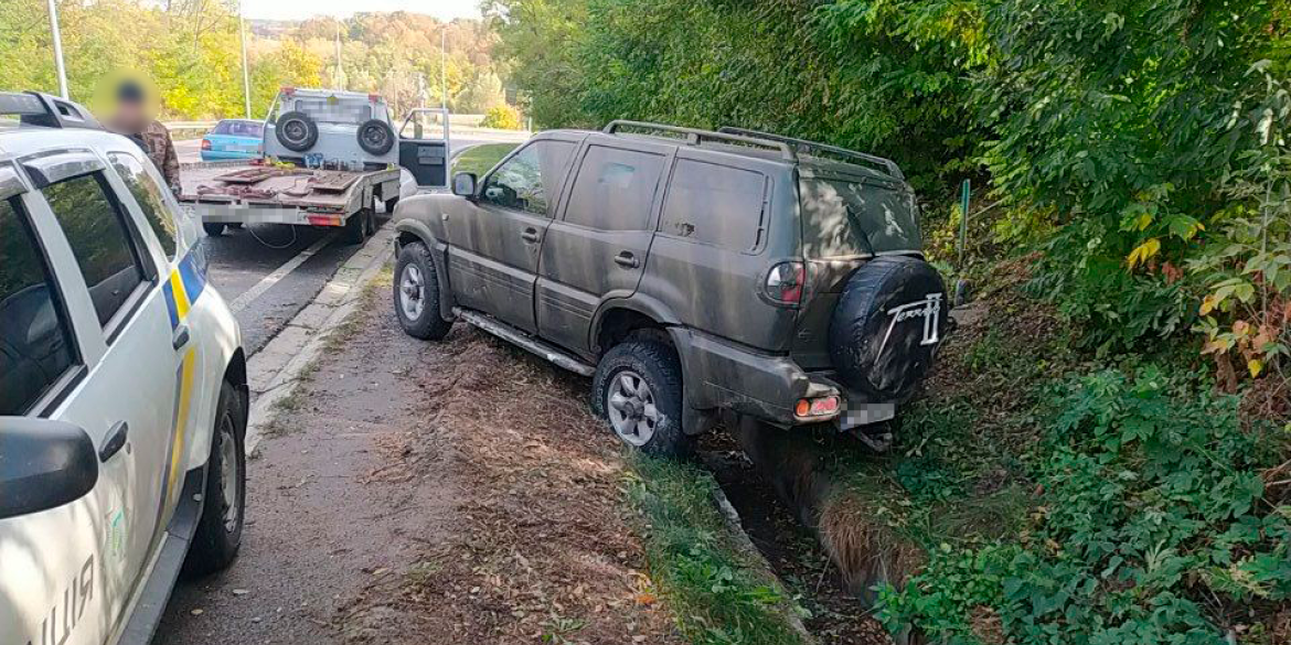 На Гайсинщині Nissan Terrano з’їхало у кювет - постраждала пасажирка