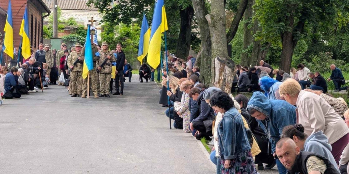 На Гайсинщині проводжали на вічний спочинок Героя, який загинув у Курській області