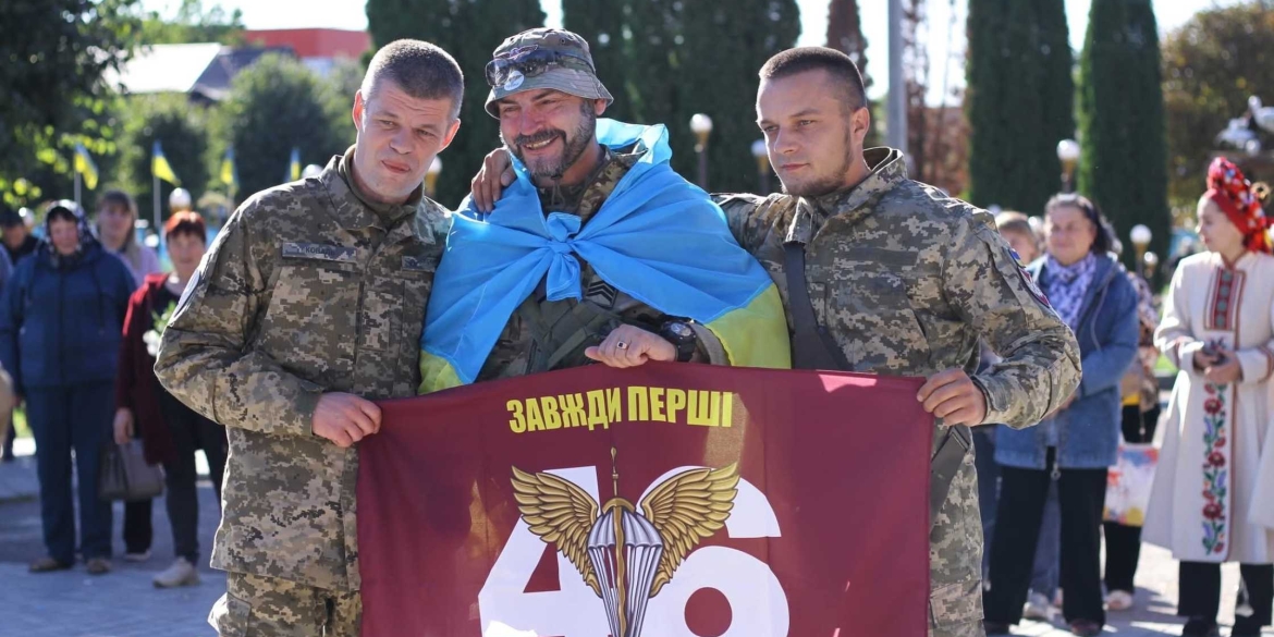 На Гайсинщині зустріли Героя-десантника, який повернувся з ворожого полону