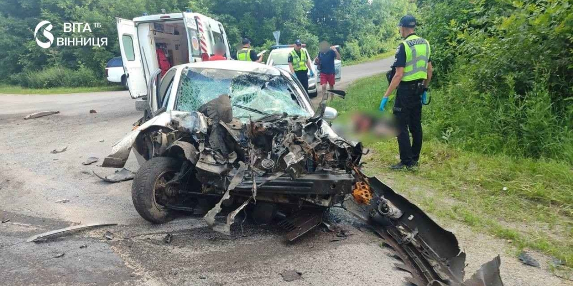 На Хмільниччині легковик зіткнувся з КамАЗом — 22-річний водій госпіталізований