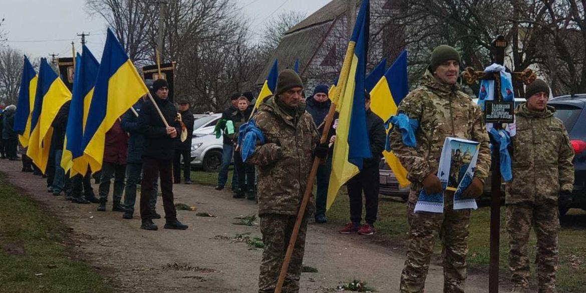На Хмільниччині провели останньою земною дорогою воїна-добровольця