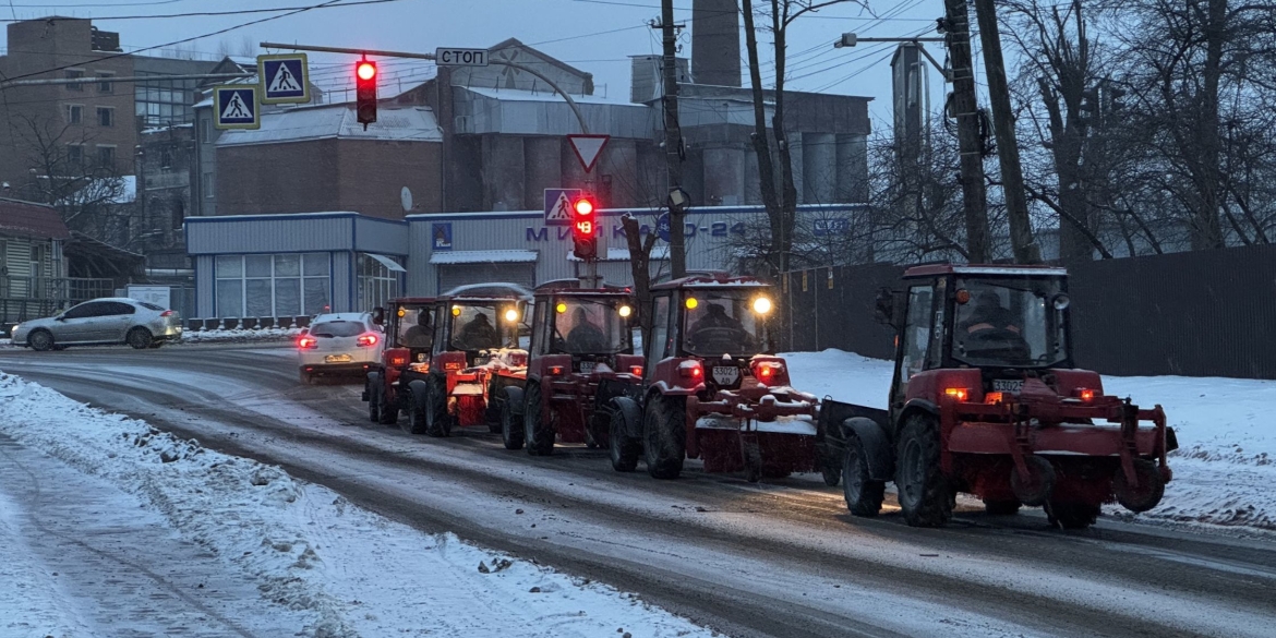 На протиожеледну обробку доріг та тротуарів Вінниці виїхали понад 20 снігоочисників