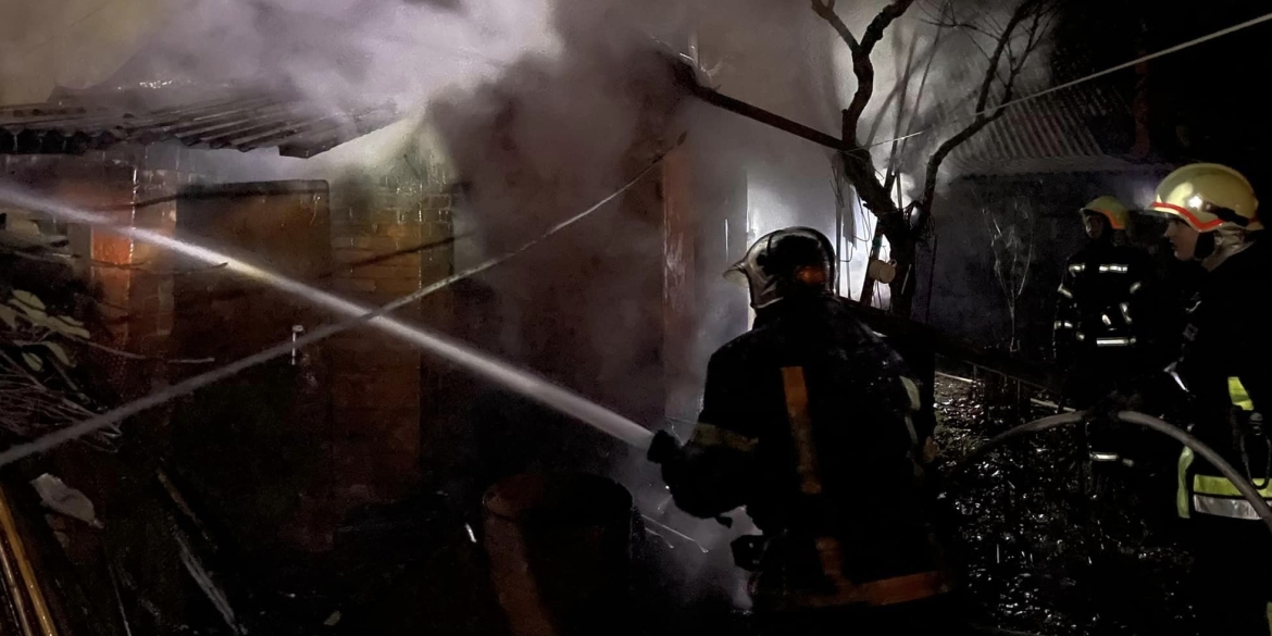 На Старому місті у Вінниці сталася пожежа - горіла господарча споруда