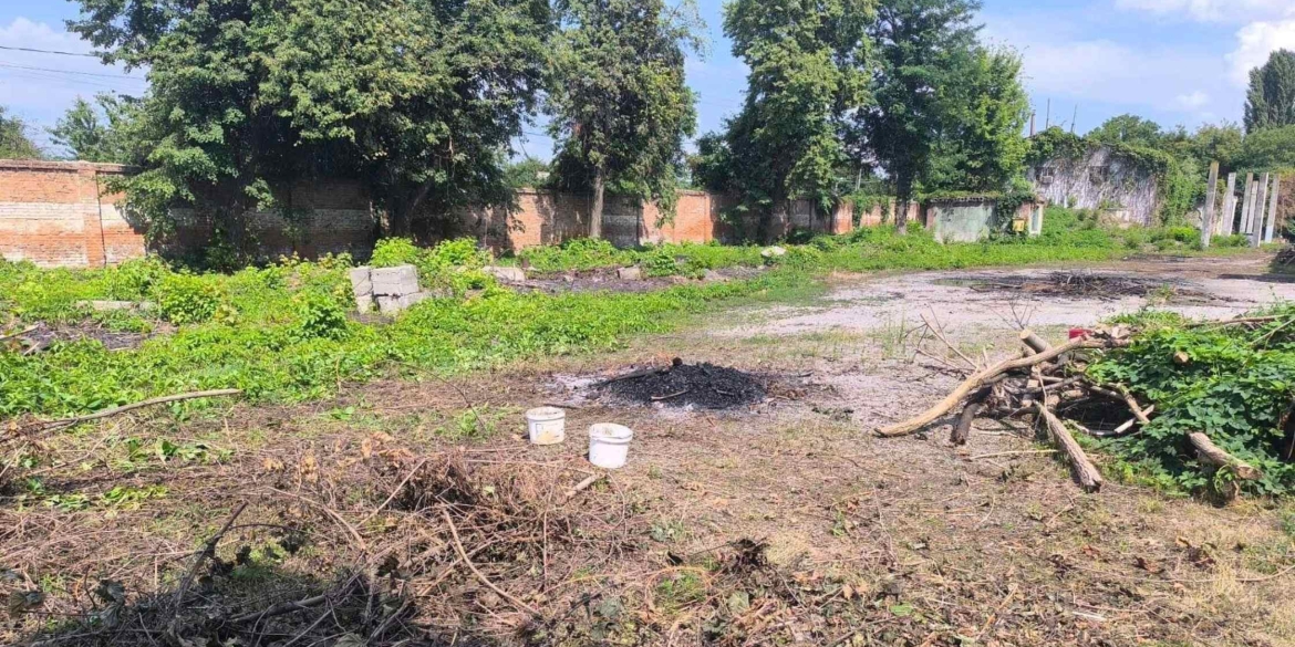 На території вінницького підприємства спалювали рослинні відходи