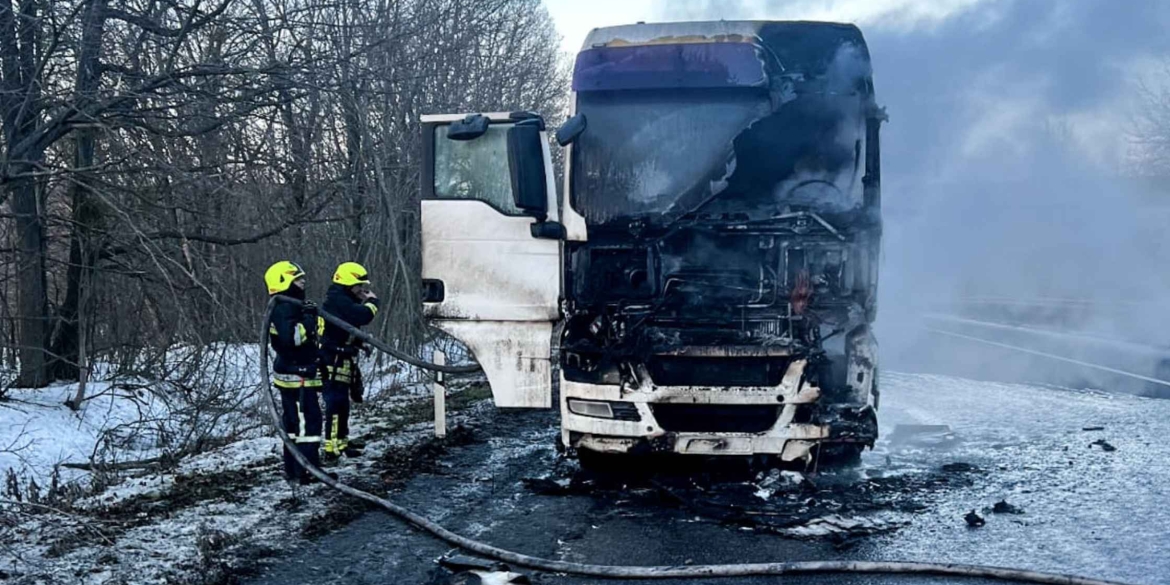На трасах Вінниччини горіли дві багатотонні вантажівки