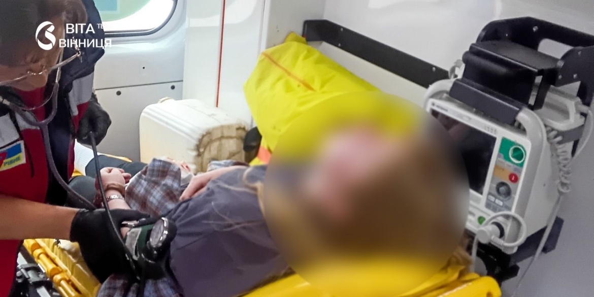 На трасі «Київ–Чоп» мікроавтобус збив дорожника з Вінниччини
