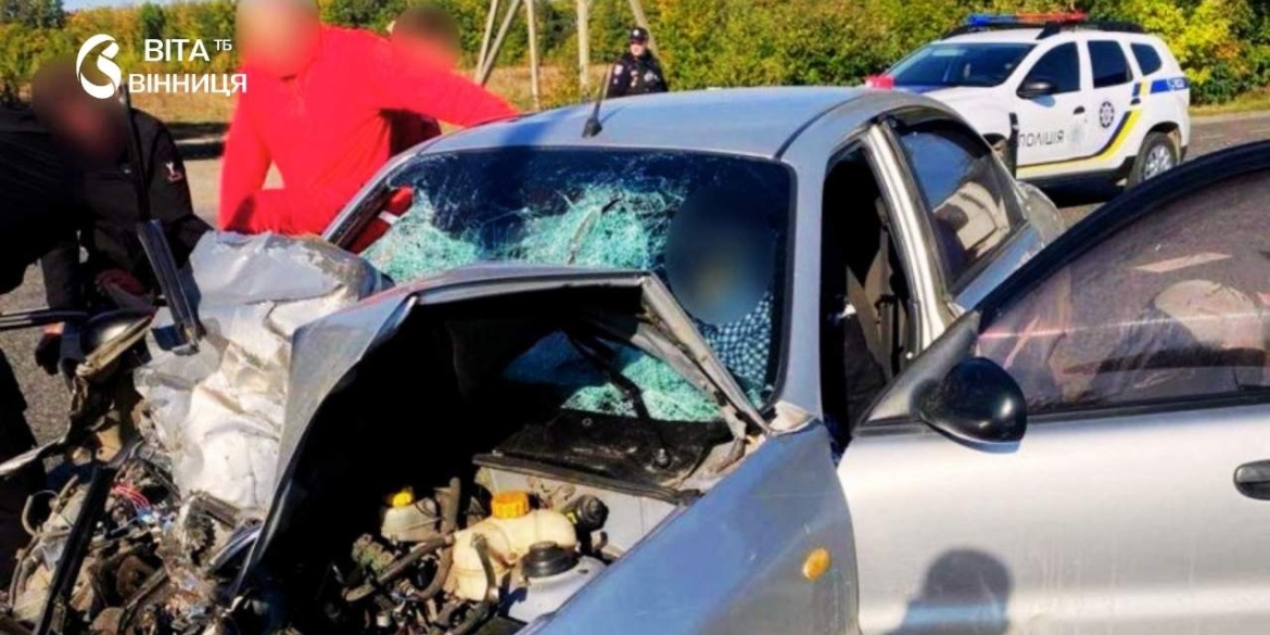 На трасі під Жмеринкою зіткнулися три автівки 64-річного водія та його пасажирку госпіталізували