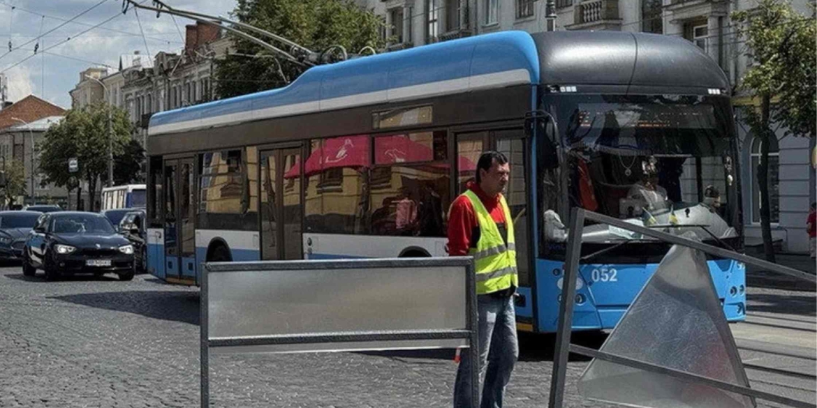 На центральній вулиці Вінниці завершують реконструкцію дорожнього покриття