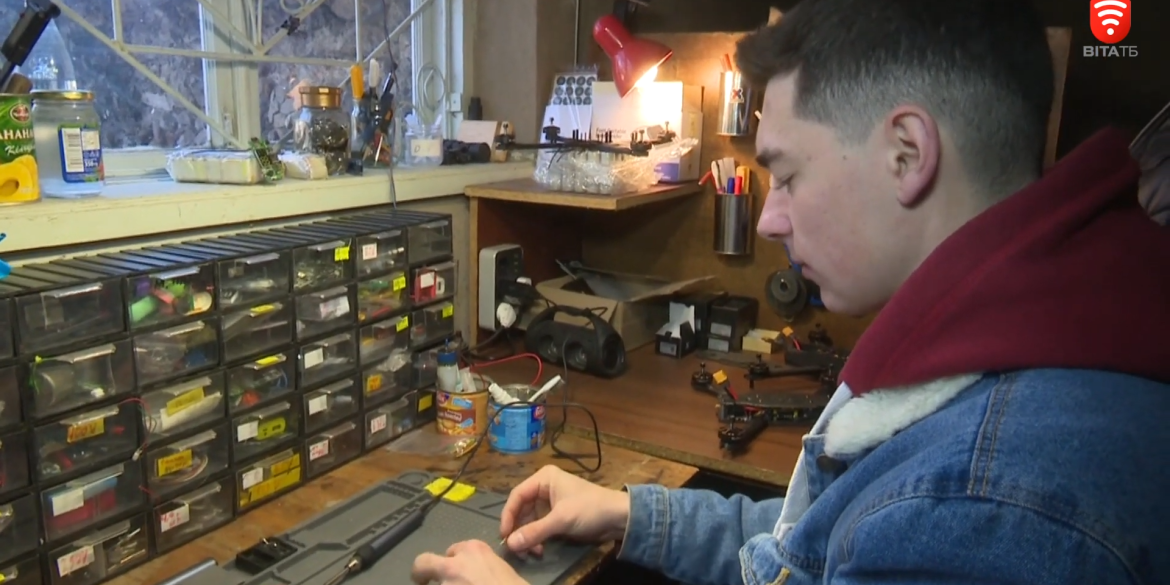 На Вінниччині десятикласник самостійно навчився виготовляти дрони-камікадзе