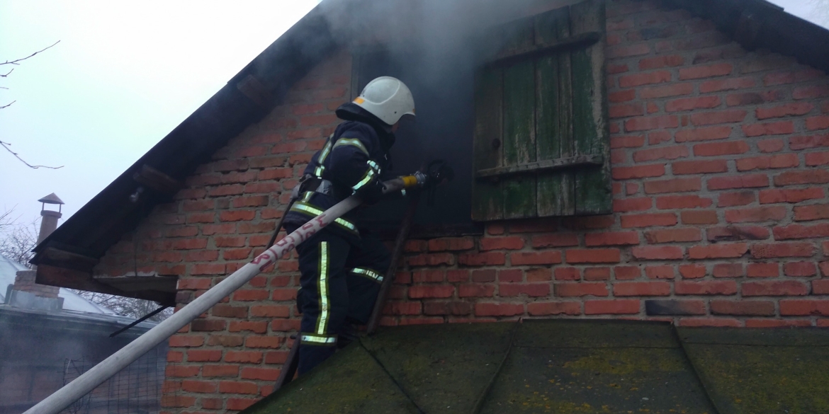 На Вінниччині рятувальники загасили дві пожежі в господарчих будівлях