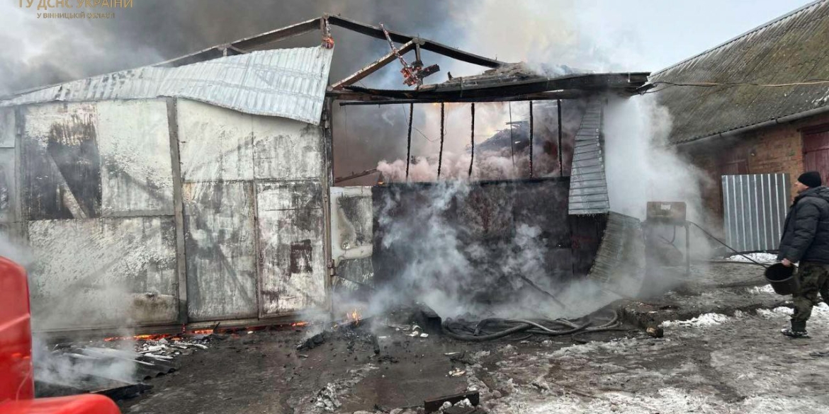 На Вінниччині сталася пожежа на господарстві - згорів трактор, мастило та інструменти
