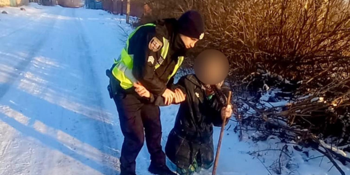 На Вінниччині врятували пенсіонерку, яка впала у сніг та ледь не замерзла