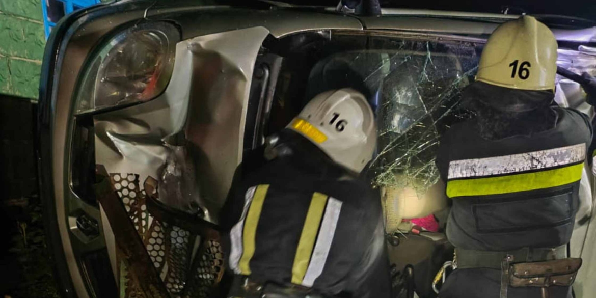 На Вінниччині 62-річна водійка мікроавтобуса в’їхала у стовп