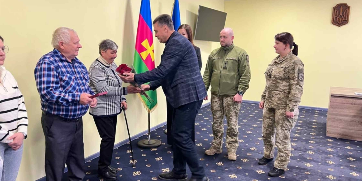 На Вінниччині батьки отримали орден загиблого на фронті сина-героя