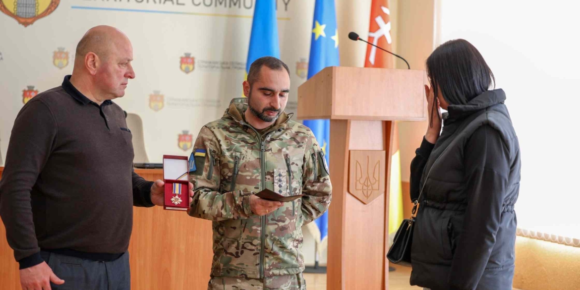 На Вінниччині донька отримала посмертний орден загиблого на фронті батька