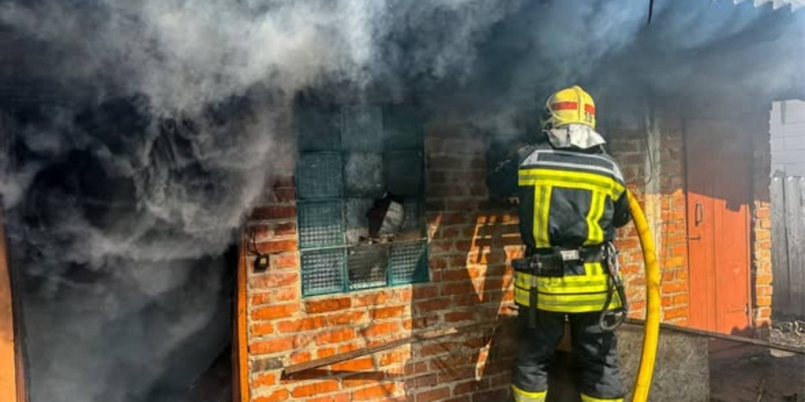 На Вінниччині горіли господарські будівлі, піднавіси з дровами та комини