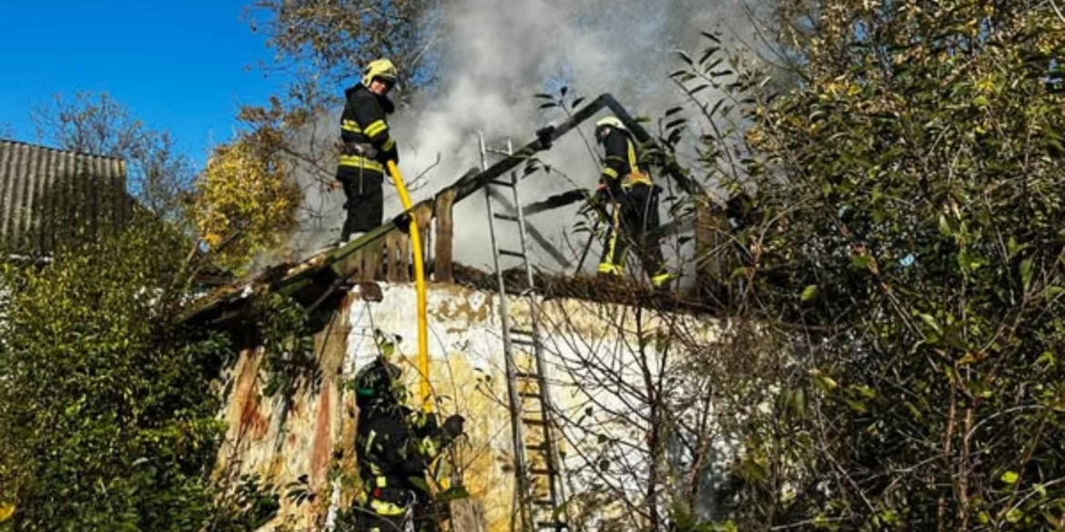 На Вінниччині горіли господарські будівлі й гаражі
