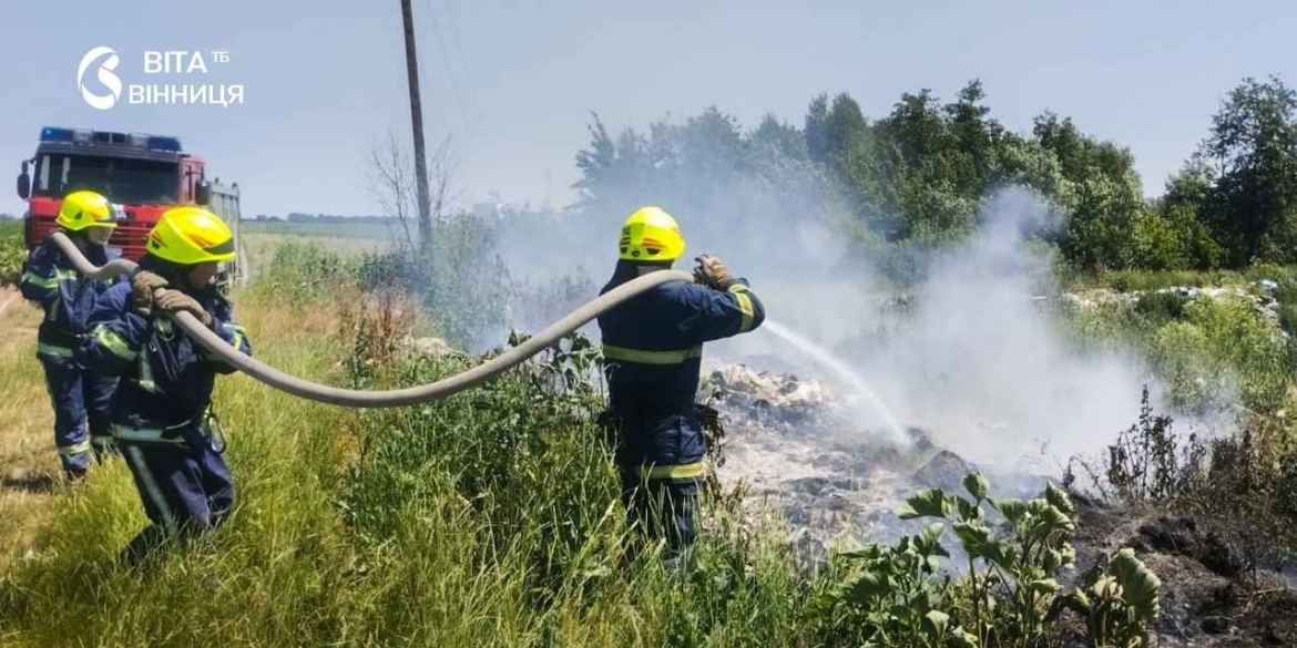 На Вінниччині горіли поля, прибудова у багатоповерхівці та навіть вантажівка на ходу