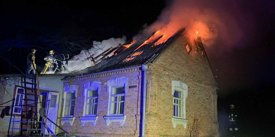 На Вінниччині горіли сонячні батареї на даху приватного будинку